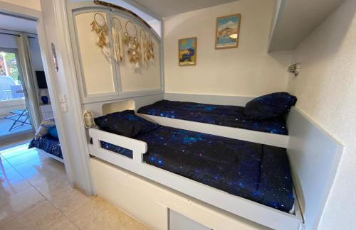 Joli studio climatisé au Port de Hyères - Proche Plages et Commerces - Linge de maison fourni - Foto 6