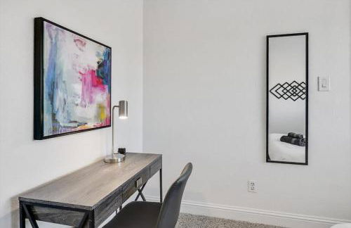 Luxury Home w Hot Tub near DFW Airport - Photo 35