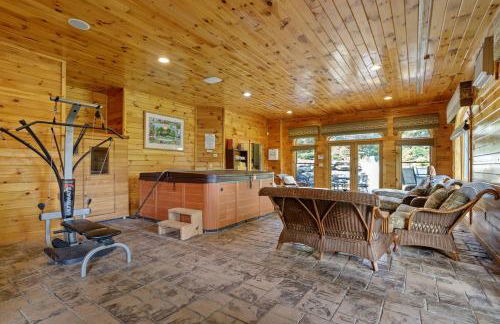 Spacious Villa Rental with a Pool for a Large Group near Catskill Mountains, New York - Photo 32