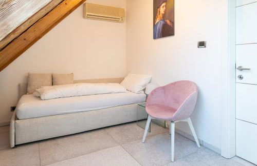 Artist House - Photo 35