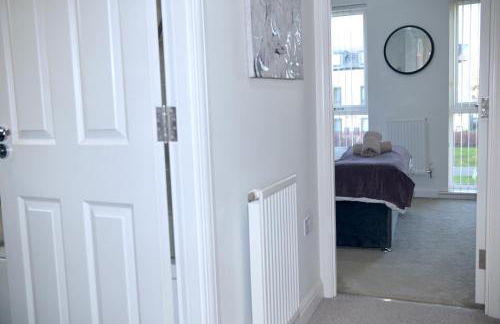 Modern house in City Centre with private parking and gated property - Foto 43