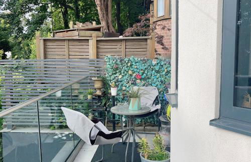 Artsy Retreat - Sleeps 6 Free Parking & Balcony - Photo 8