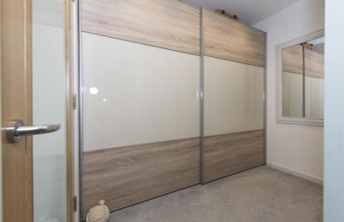 Two Bare Feet - Photo 19