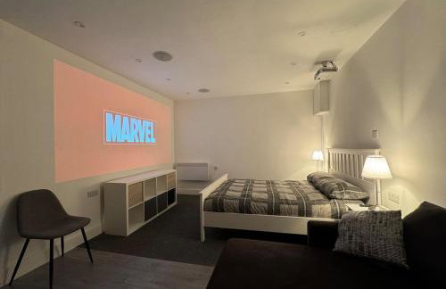 Private cinema studio guest house with garden - Foto 1