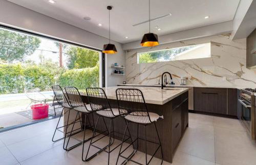 Posh Luxury Modern Home with Pool Spa and Rooftop Deck - Foto 7