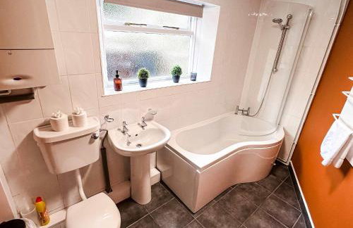 Bourne Cottage, Stylish 3 Bed, Sleeps 7, Pet Friendly, Central Castleton - Foto 6