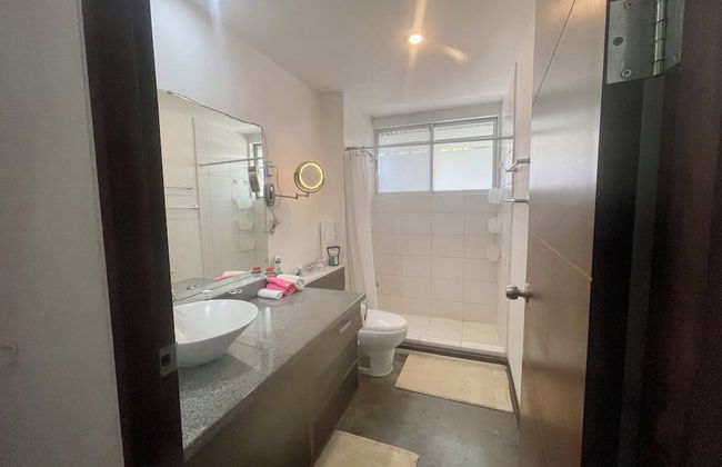 Beautiful Spacious Loft 2 Bedrooms 2 Full Baths 2 car Garage in Downtown - Foto 28