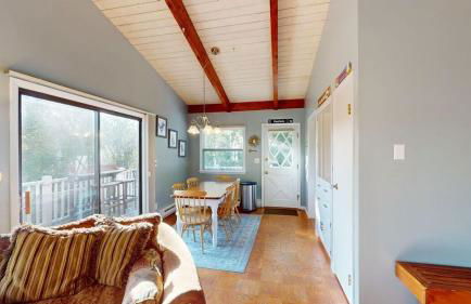 Silver Spring Chalet Brought to you by GetAway Vacations - Foto 9