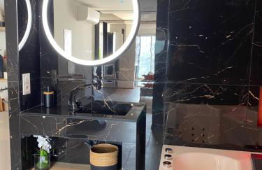 SPICY LOVE - proche Nice et Cannes - Jacuzzi privatif - French Riviera - luxe - suite romantique - Foto 16