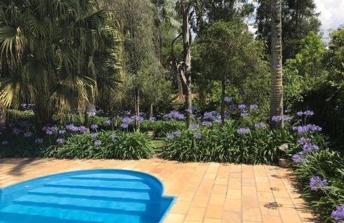 Lindo e aconchegante chalé com piscina, lareira e churrasqueira - Foto 38