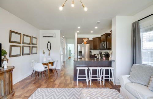 Walkable Lynchburg Condo with Private Balcony - Foto 8