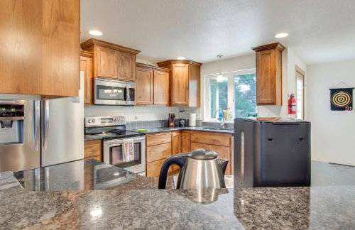 Spacious Bandon Getaway - 2 Blocks to Ocean! - Photo 7