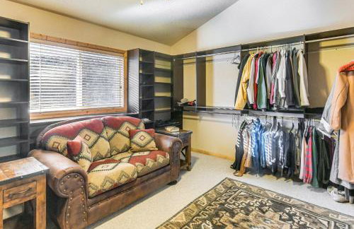 Wyoming Cabin with Hot Tub and Mountain-View Deck - Foto 20