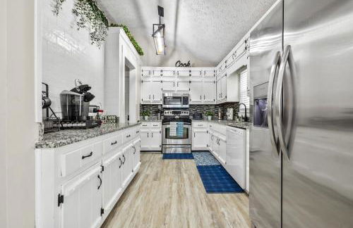 The Happy Place: 3BR Home on Quiet Street - Foto 21