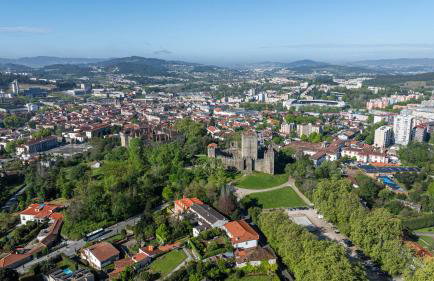 Castelo Point - 2BR Luxe Apartment in the Heart of Guimarães - Foto 25