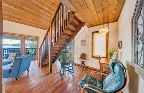 Lakeside Lodge - Lakefront home with private dock & hot tub - Foto 2