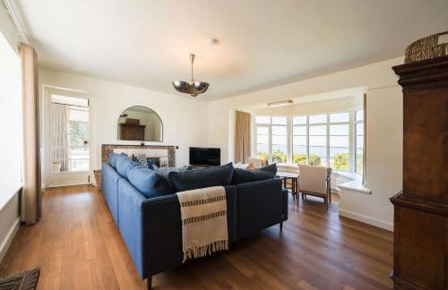 Cliff Top - Panoramic Sea Views with Spa & Hot Tub - Photo 4