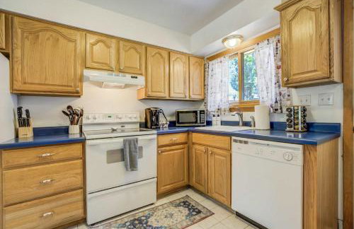 Alder Nest Cozy Retreat w Fire Pit & Workspace - Foto 12