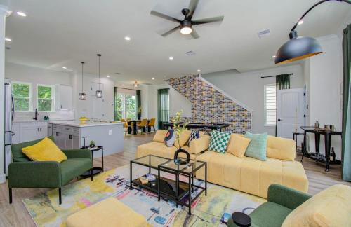 3bd-Rooftop Movie Theater-BBQ-Retro Music Theme-Downtown 8mins - Photo 11