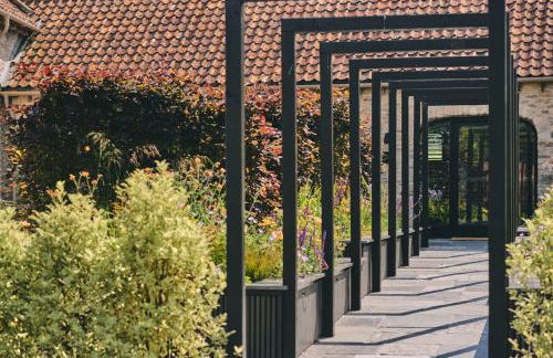 The Suite - Photo 30