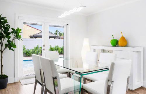 Spectacular Miami- Htd Pool,5 Bdrooms ,MiniGolf, Playground, Baby Items, BBQ - Photo 15