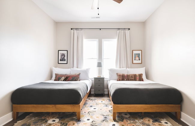 Cherokee by AvantStay – Contemporary Design in a Prime Location - Photo 13