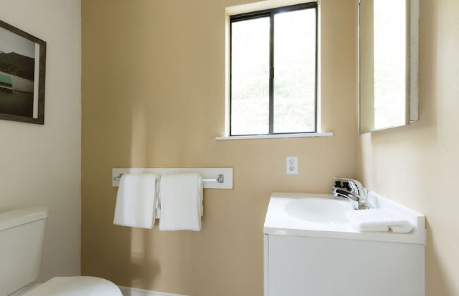 Everett by Avantstay 5mins to Palisades Tahoe w HOT TUB - Photo 24