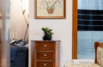 Red Roses-Traditional House - Photo 34