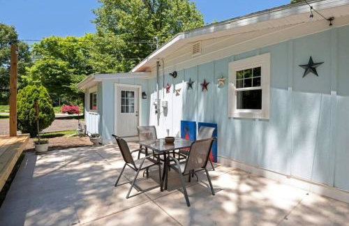 Little Blue Cottage: a wooded getaway near beaches and towns - Foto 14