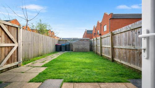 2 Bedroom House with 4 Beds, 3 Doubles & 1 Single - In Salford, 10 mins Uber from Manchester City Centre - Located in Salford close to Old Trafford, Manchester united, Trafford Park, Salford Quays & more! With Garden & Parking - By MAEVELA Manchester - Foto 5