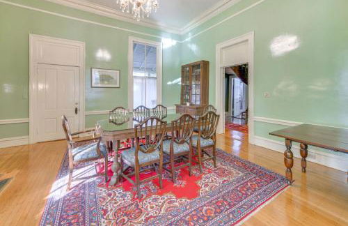 Ornate Victorian with Courtyard and Fire Pit - Foto 20