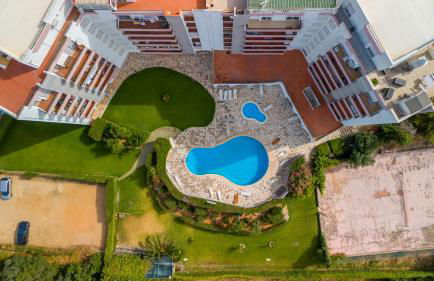 Comfy 3 BDR Flat With Pool & Balcony by LovelyStay - Photo 31