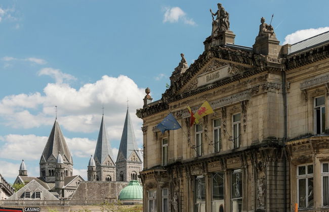 Rustic Holiday Home with Sauna & Hot Tub in Wooded Area - Foto 43