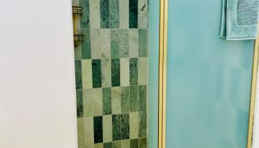 Amazing Large House, Lovely Newly Fitted Kitchen, Sleeps 8 , Nice Views and Garden, Plus a Beach Hut that is Located on Lyme Regis Beach - Foto 4