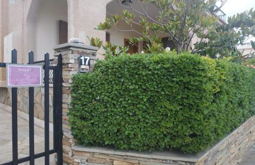 Violet Bedroom and Apartment - Photo 28