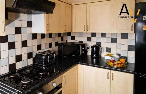 Northampton Pop Art House - Free Parking - Fast Wi Fi by AV Hughes Properties - Photo 20