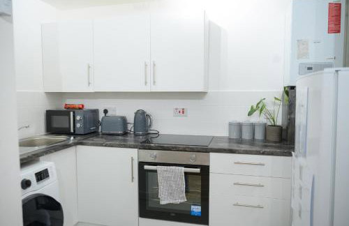 Silver Pines - 2BR - King Bed - 6 Guests - Wi-Fi - Free Parking - Foto 13