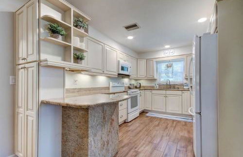 Spacious 3 Bedroom PET FRIENDLY!- Close to beach! - Foto 48