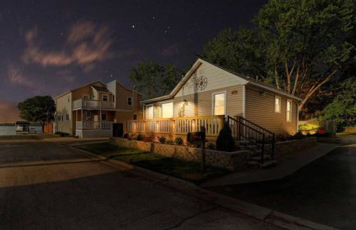 Cute & Cozy Lakeview House on Chain O Lakes with Hot Tub Option - Foto 13