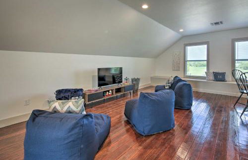 Peaceful Schulenburg Farmhouse with Fire Pit and Games - Foto 17