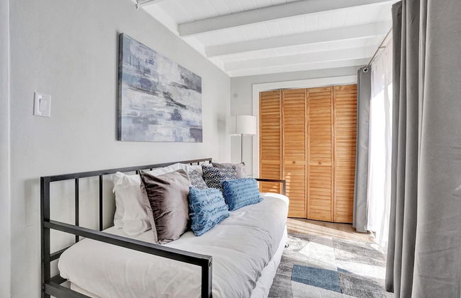 5BR with Heated Pool 5 min to Beach - Photo 8