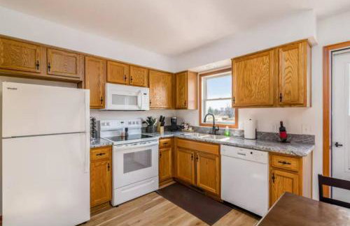 Cozy 2BR Condo w Private Patio - Vintage Charm - Foto 2