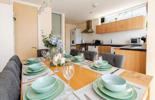 Comfortable 3-Storey House with Free Car Parking - Foto 18