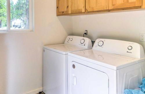 Home with Hot Tub about half Mile to Boat Launch! - Foto 19