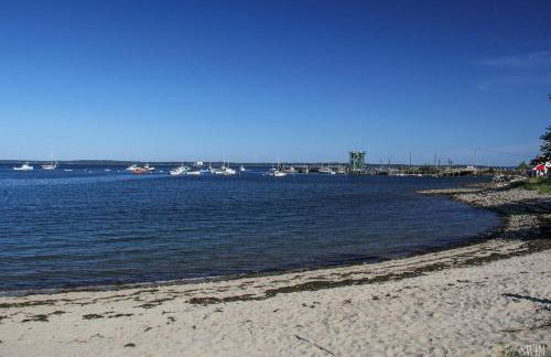 Lincolnville 2BR - Beach Vibes & Backyard BBQ - Foto 45