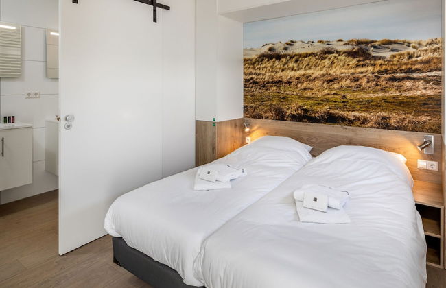 Detached Luxury Lodge near Sea - Photo 2