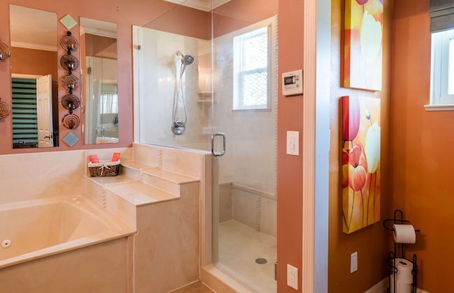 Chic Renovated Oasis: Disney & Universal Nearby 4 Bedroom Home by RedAwning - Foto 19