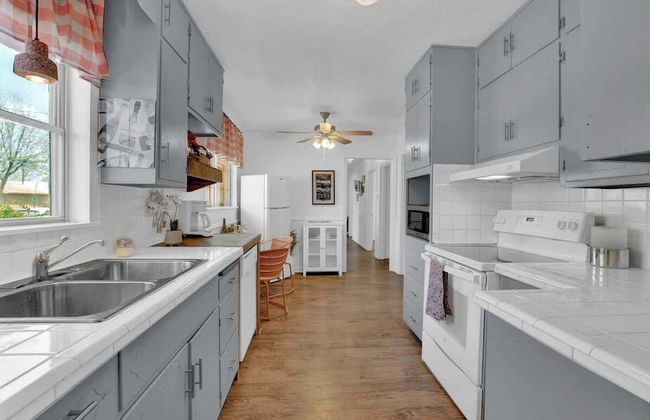 Willkommen to Pink Haus 1 Mile to Main Street! - Foto 14