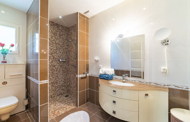 3 bedroom House in Bormes-les-Mimosas with private pool and garden - Photo 17