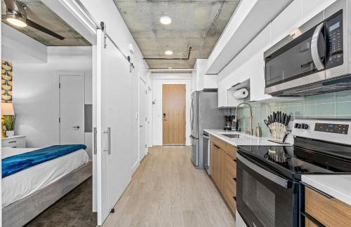 Downtown views! Amazing pool gym hottub Luxury apt - Foto 18